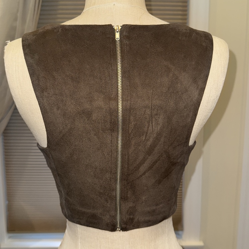 Article Cropped V Neck Sueded Top - Picture 3 of 7
